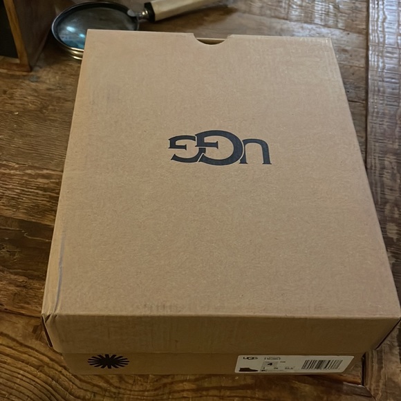 ✨NEW IN BOX✨ Ugg neumel boots - Picture 3 of 12